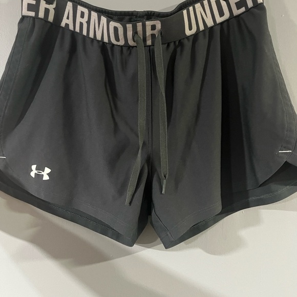 Under Armour Women's Charcoal Athletic Shorts Size Small - Picture 4 of 5